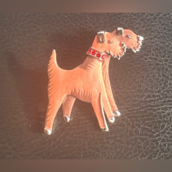 Stylish Dog Brooch with Red Accents - Picture 3 of 7